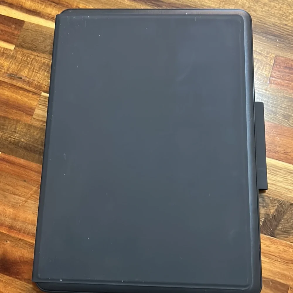 Logitech iPad (7th & 8th generation) case with integrated Bluetooth Keyboard